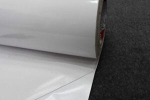 Sticker de sol Feuille avec un stratifié spécial, idéal pour les autocollants de sol. Si vous voulez que les clients vous atteignent facilement, ce produit est un succès. Cette feuille vient dans une finition mate.Surcharge: Latex, Solvent Largeur:  104, 137, 152 [cm]