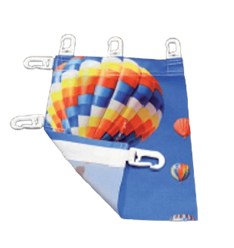 Flaga - karabińczyki z taśmą na boku i górze Górna krawędź oraz jeden bok flagi zostały wzmocnione od wewnętrznej strony taśmą poliestrową. Do taśmy przyszyte karabińczyki flagowe, co zapewnia trwałość oraz wygodny montaż w pionie lub poziomie.